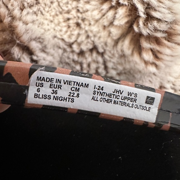 Reef Leopard Flip Flops - Picture 3 of 5